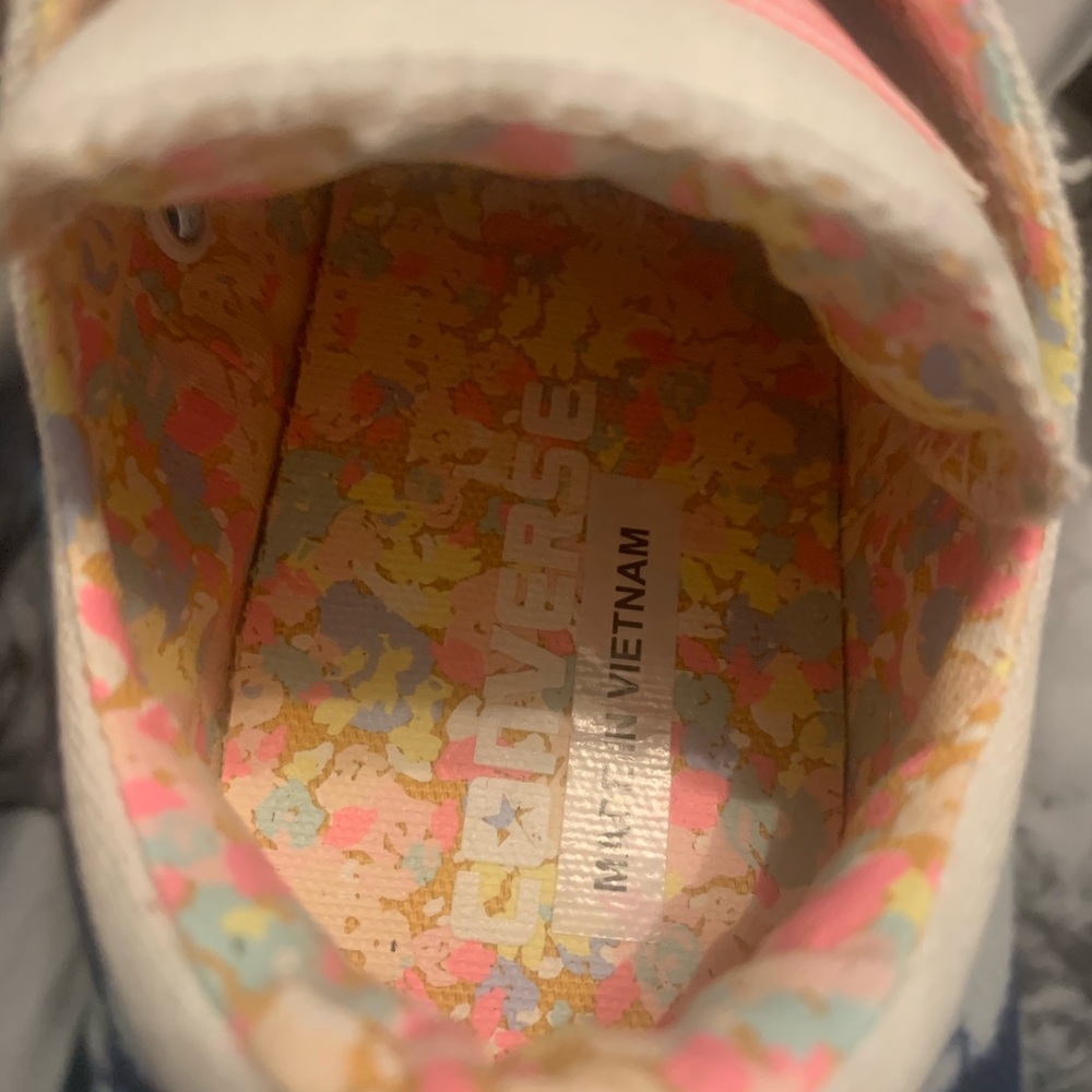 Converses - Picture 3 of 4